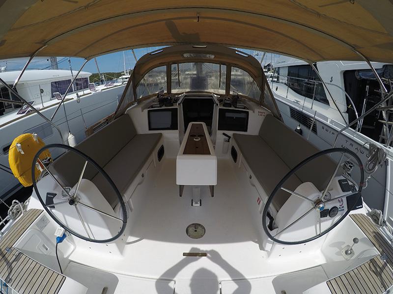 Book yachts online - sailboat - Dufour 430 GL - FREYA - rent