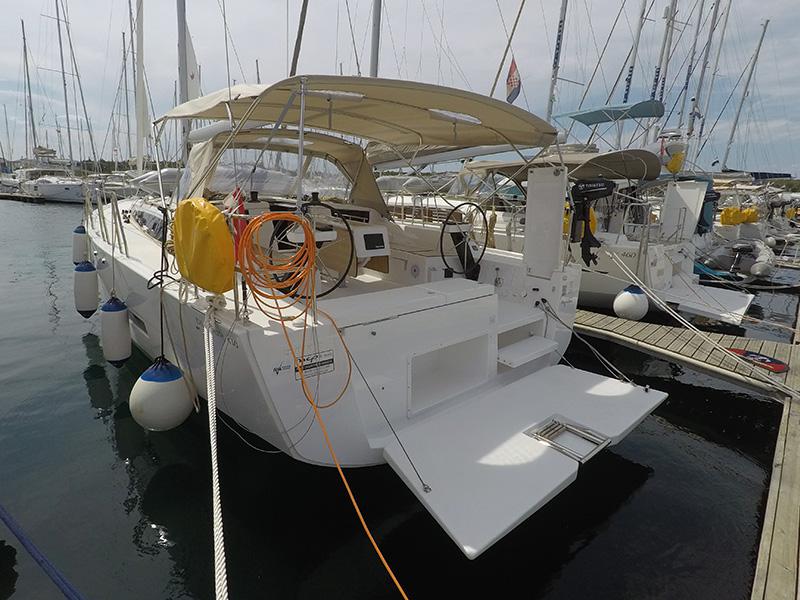Book yachts online - sailboat - Dufour 430 GL - FREYA - rent