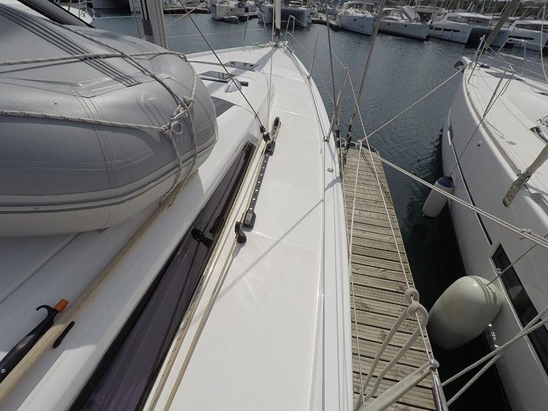 Book yachts online - sailboat - Dufour 430 GL - FREYA - rent