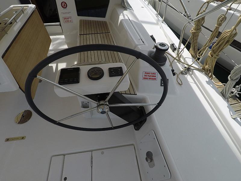 Book yachts online - sailboat - Dufour 430 GL - FREYA - rent