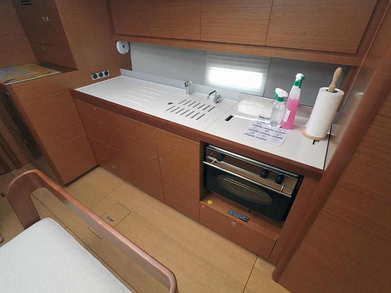 Book yachts online - sailboat - Dufour 430 GL - FREYA - rent