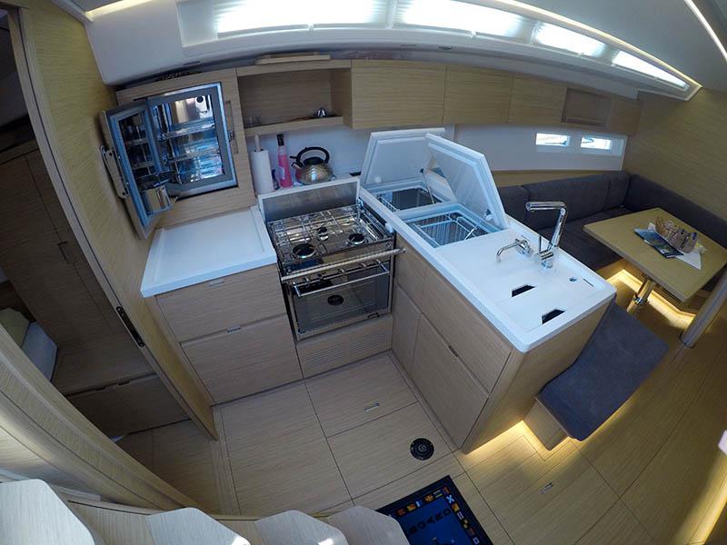 Book yachts online - sailboat - Grand Soleil 44 - Aloha - rent