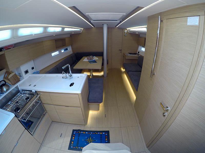 Book yachts online - sailboat - Grand Soleil 44 - Aloha - rent