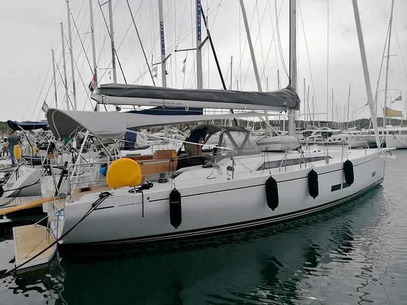 Book yachts online - sailboat - Grand Soleil 44 - Aloha - rent