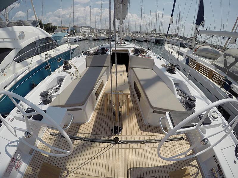 Book yachts online - sailboat - Grand Soleil 44 - Aloha - rent