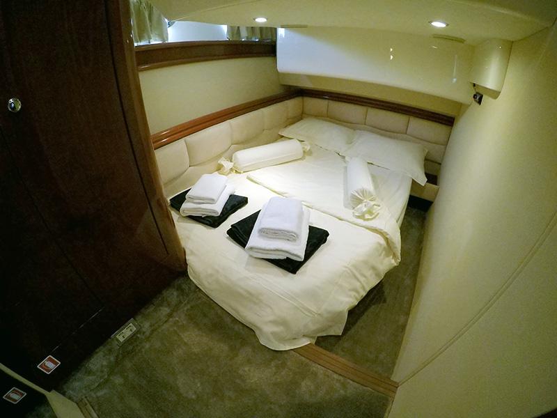 Book yachts online - motorboat - Fairline Phantom 50 - Luna IV - rent