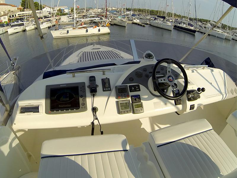 Book yachts online - motorboat - Fairline Phantom 50 - Luna IV - rent