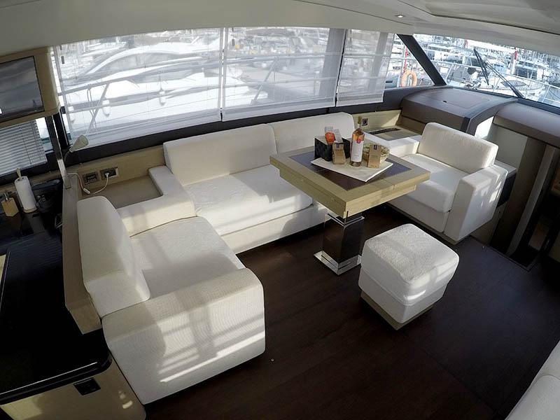 Book yachts online - motorboat - Prestige 620 S - JANA - rent