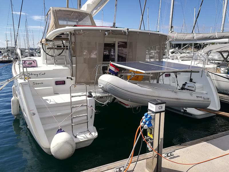 Book yachts online - catamaran - Lagoon 400 - Stray cat - rent