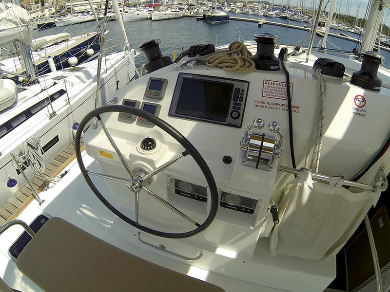Book yachts online - catamaran - Lagoon 400 - Stray cat - rent