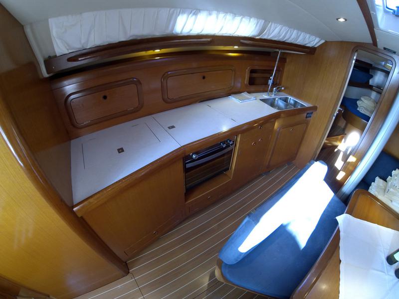 Book yachts online - sailboat - Grand Soleil 43 - Skalice - rent