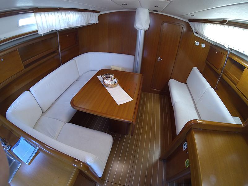 Book yachts online - sailboat - Grand Soleil 45 - Pingala - rent