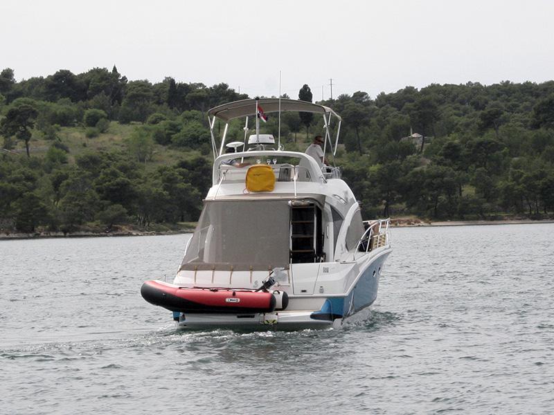 Book yachts online - motorboat - Beneteau Antares 36 - Capricorn - rent