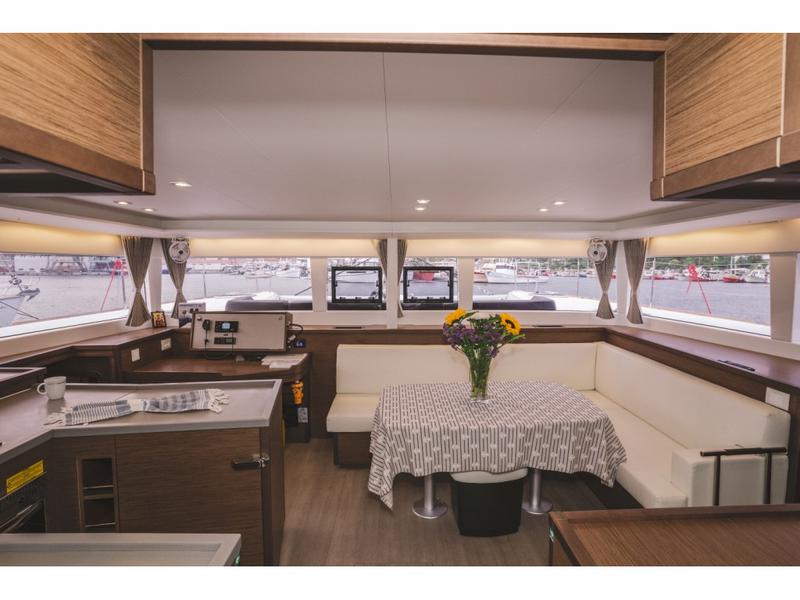 Book yachts online - catamaran - Lagoon 450  Fly - LAGOON 450 (2020) - VOL - rent