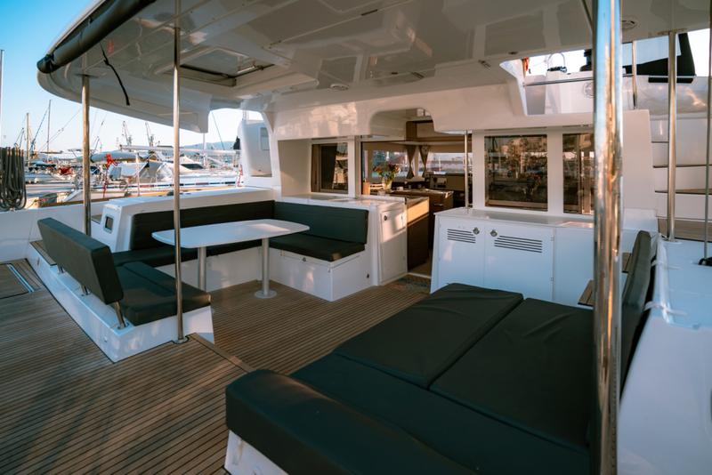 Book yachts online - catamaran - Lagoon 450  Fly - LAGOON 450 (2020) - VOL - rent