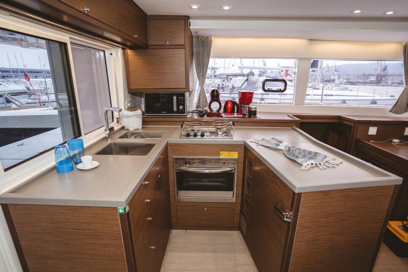 Book yachts online - catamaran - Lagoon 450  Fly - LAGOON 450 (2020) - VOL - rent