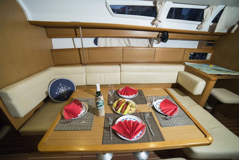 Book yachts online - sailboat - Sun Odyssey 44 i - SUN ODYSSEY 44i (2009) - VOL - rent