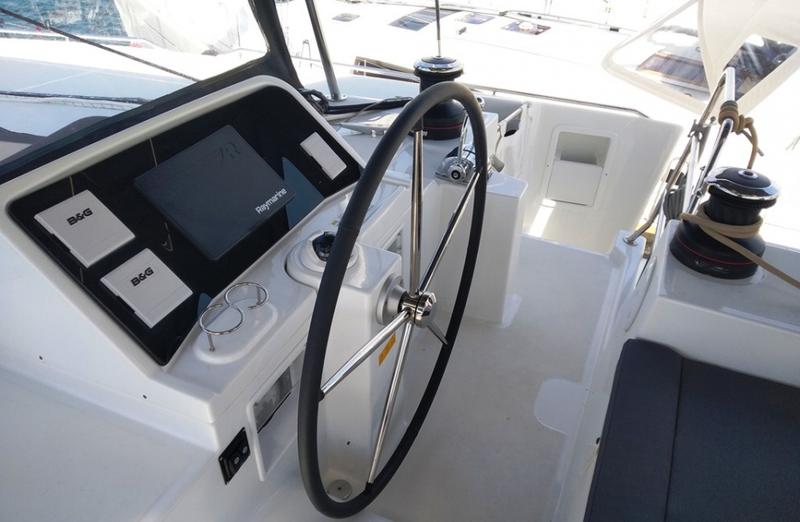 Book yachts online - catamaran - Lagoon 450  Fly - LAGOON 450 (2020) - ATH - rent