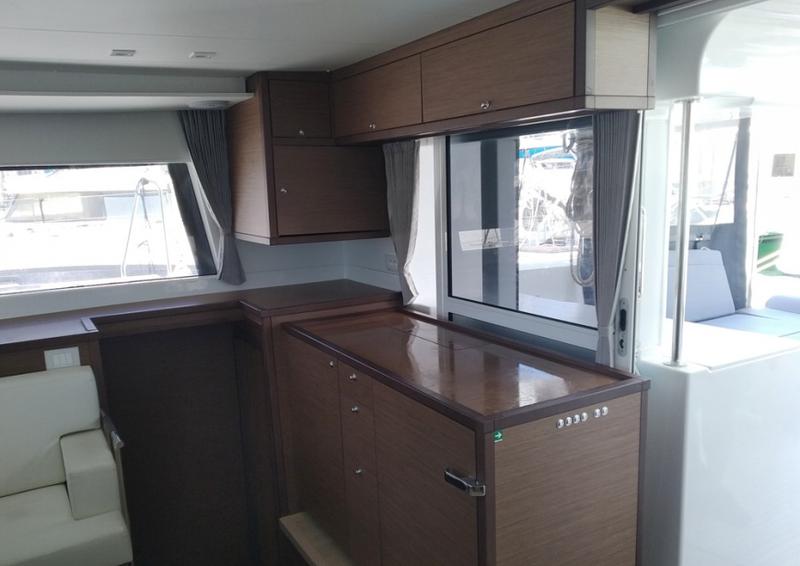 Book yachts online - catamaran - Lagoon 450  Fly - LAGOON 450 (2020) - ATH - rent