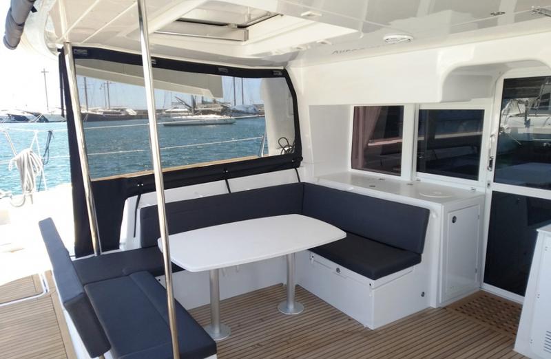 Book yachts online - catamaran - Lagoon 450  Fly - LAGOON 450 (2020) - ATH - rent