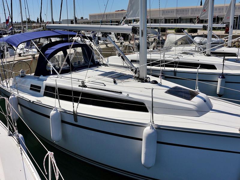Book yachts online - sailboat - BAVARIA C 34 - BELLA - rent