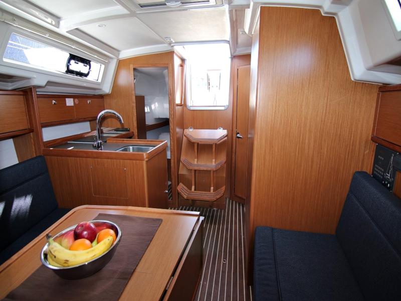 Book yachts online - sailboat - BAVARIA C 34 - VITA - rent