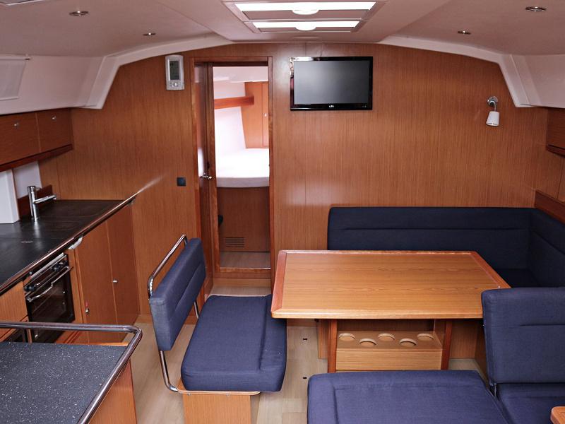 Book yachts online - sailboat - BAVARIA C 45 BT - SOPHIA - rent