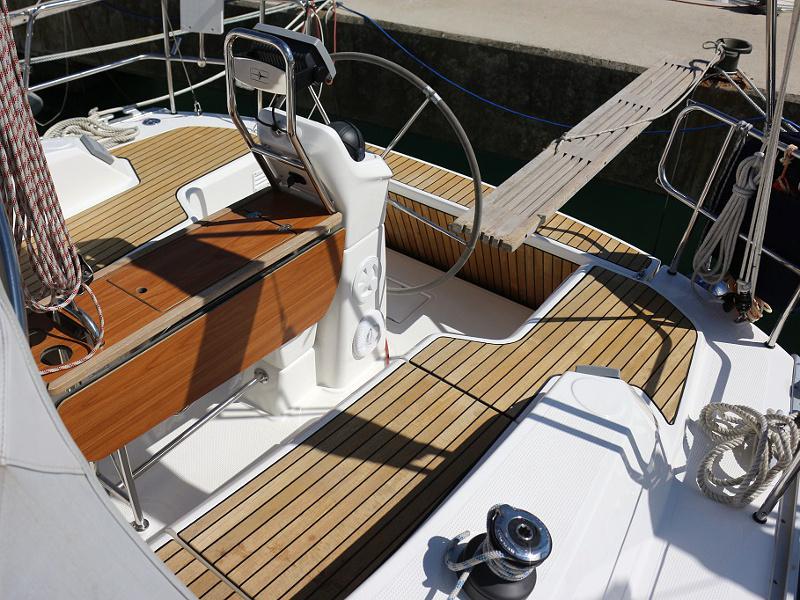 Book yachts online - sailboat - BAVARIA C 33 - MIRELLA - rent