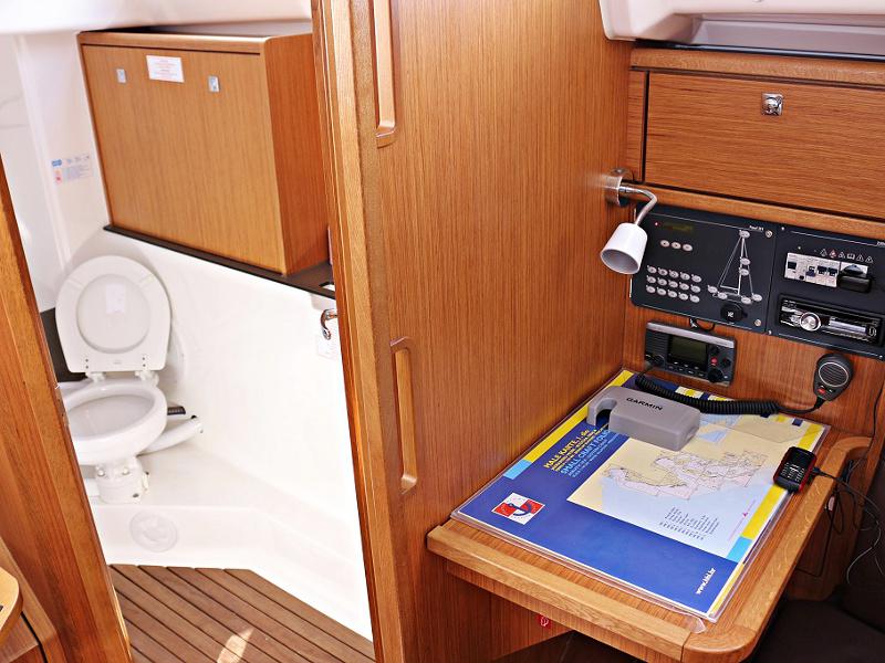 Book yachts online - sailboat - BAVARIA C 33 - MIRELLA - rent