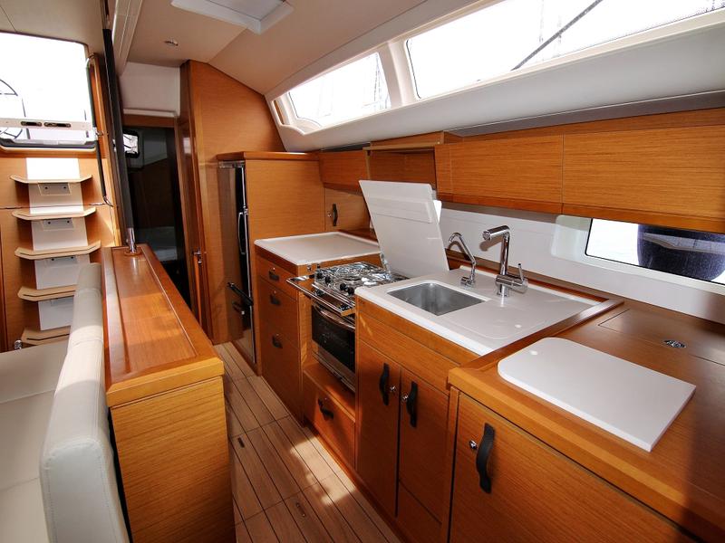 Book yachts online - sailboat - JEANNEAU 54 BT - MYSTIC DREAMS - rent