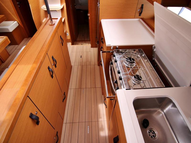 Book yachts online - sailboat - JEANNEAU 54 BT - MYSTIC DREAMS - rent