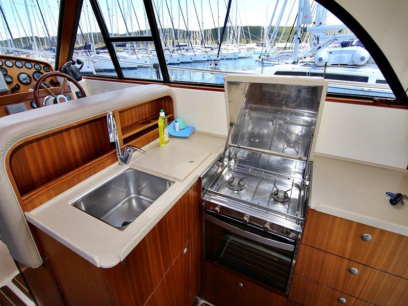 Book yachts online - motorboat - ADRIANA 44 BT (12) - FRANKA - rent