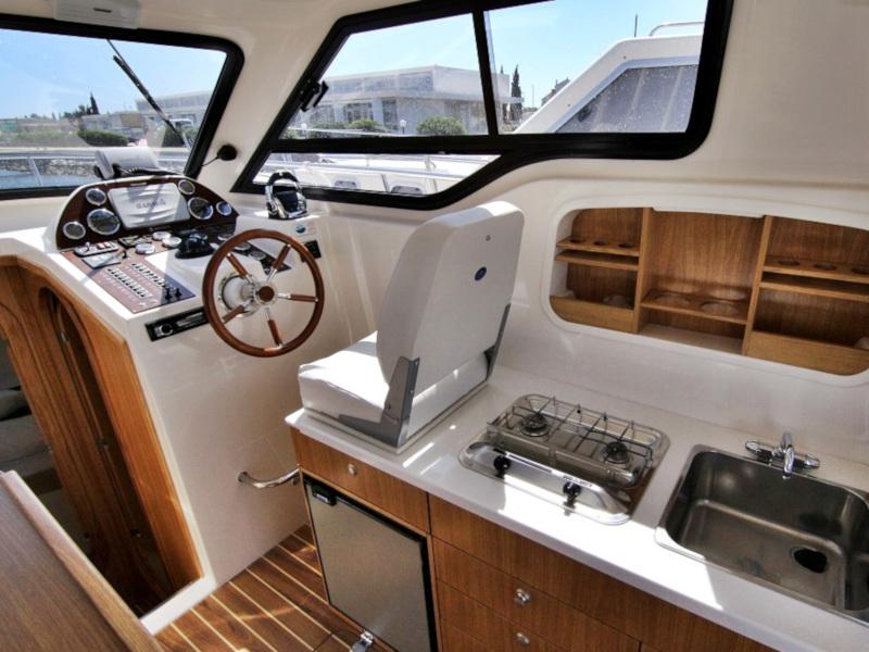 Book yachts online - motorboat - VEKTOR 950 BT (16) - RAVA - rent