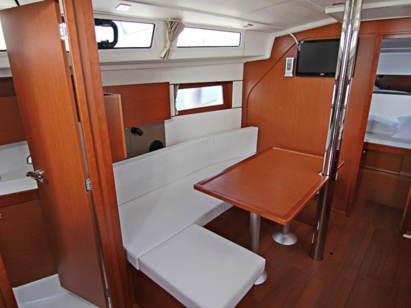 Book yachts online - sailboat - OCEANIS 38 BT - FEDE - rent