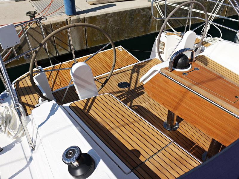 Book yachts online - sailboat - BAVARIA C 37 BT - JULIA - rent