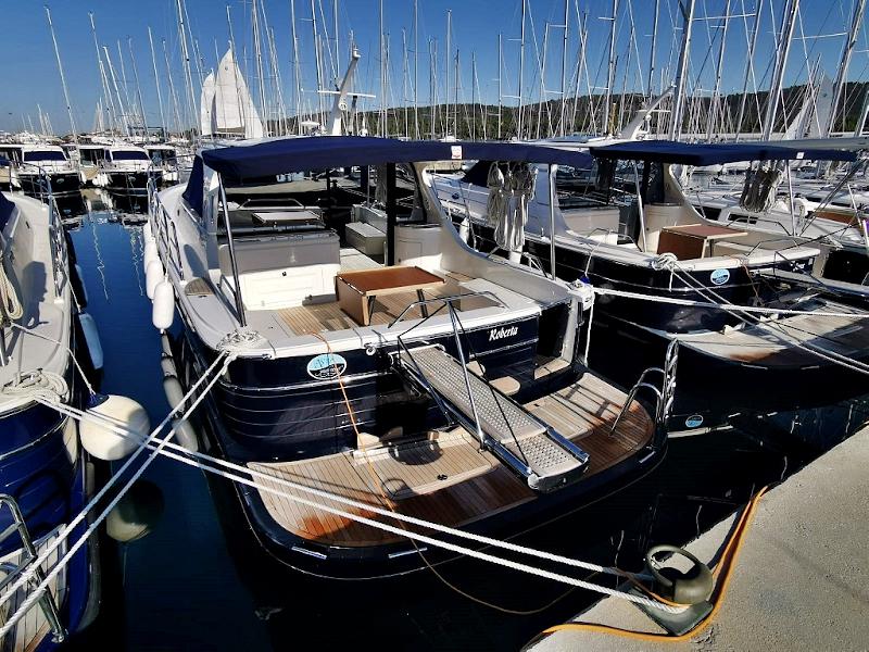 Book yachts online - motorboat - Adriana 44 BT (20) - ROBERTA - rent