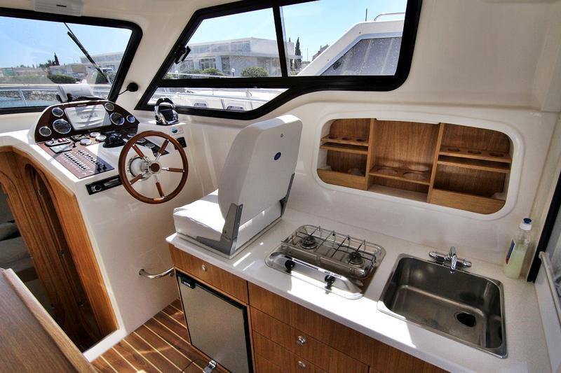 Book yachts online - motorboat - VEKTOR 950 BT (15) - BAVA - rent
