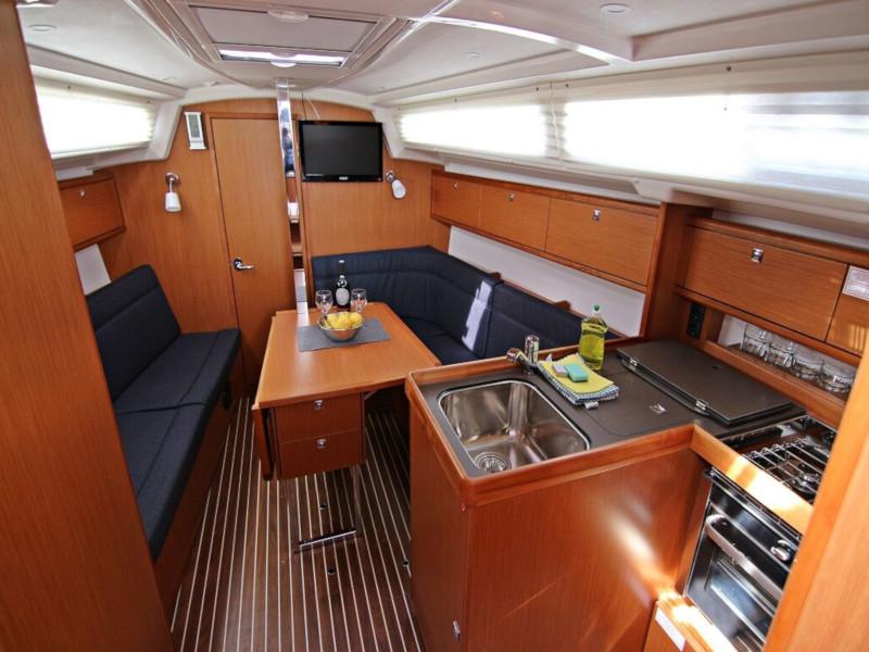 Book yachts online - sailboat - BAVARIA C 34 - LUCY - rent
