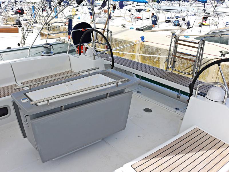 Book yachts online - sailboat - OCEANIS 48 BT - FILOMENA - rent