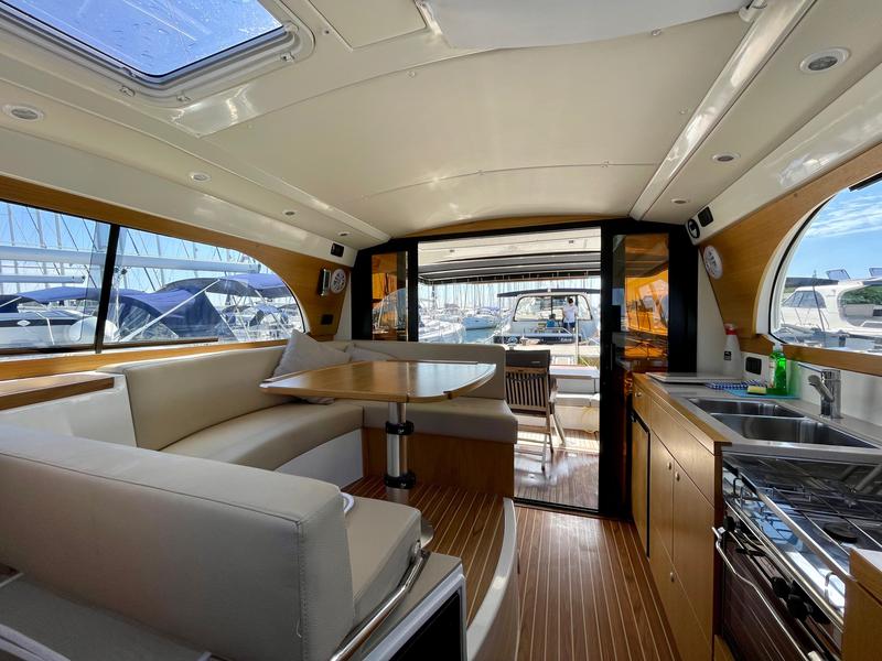 Book yachts online - motorboat - ADRIANA 36 BT (21) - IRIS - rent