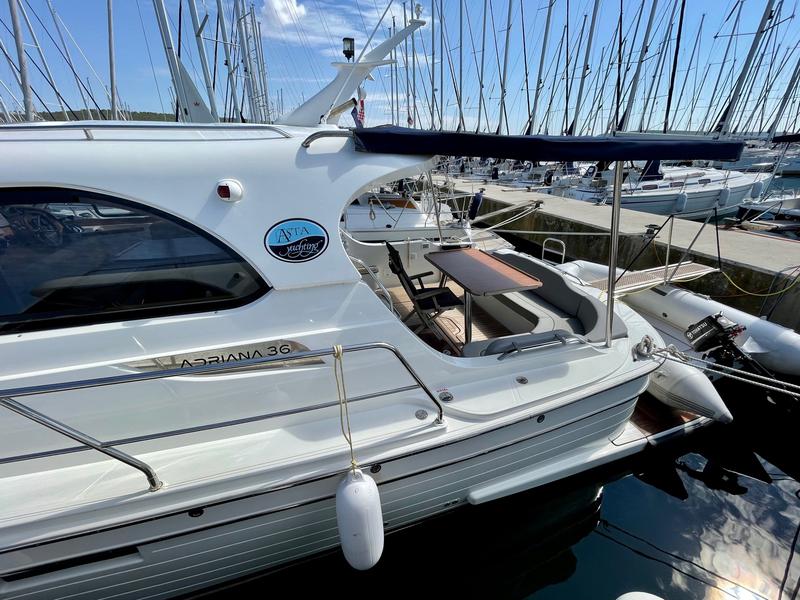 Book yachts online - motorboat - ADRIANA 36 BT (21) - IRIS - rent