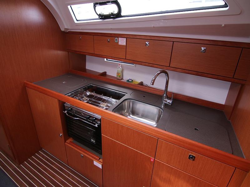 Book yachts online - sailboat - BAVARIA C 41 BT - REBECCA - rent