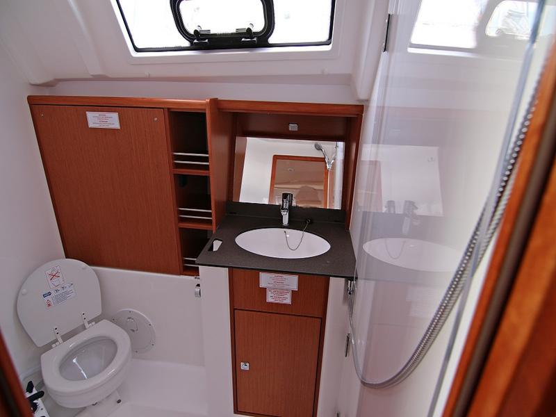 Book yachts online - sailboat - BAVARIA C 41 BT - REBECCA - rent