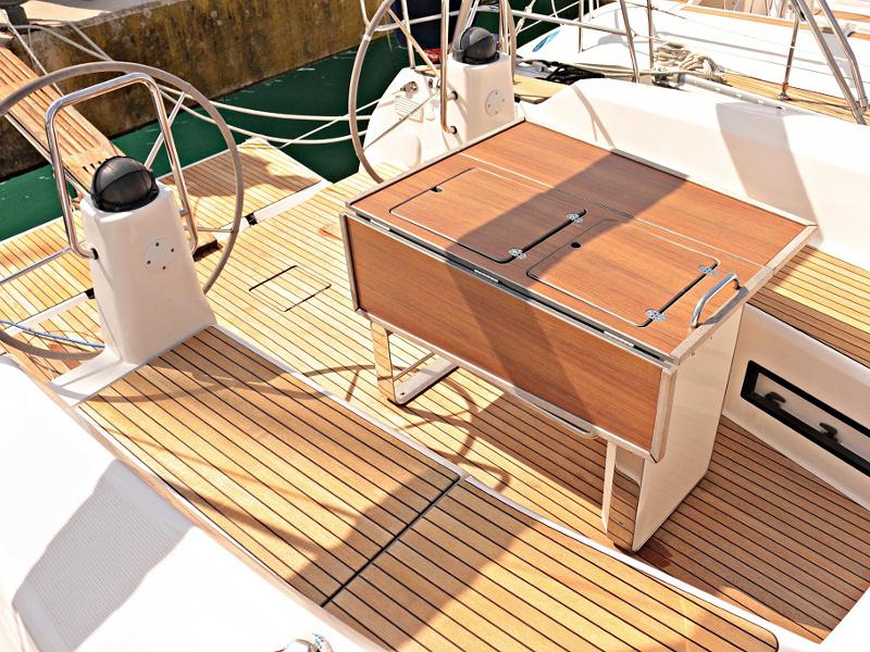 Book yachts online - sailboat - BAVARIA C 40 BT - MARISA - rent