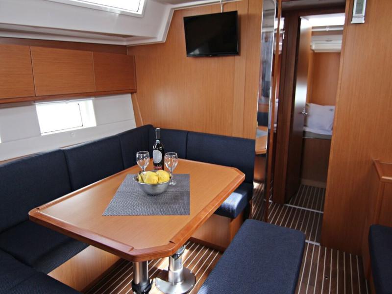 Book yachts online - sailboat - BAVARIA C 45 BT (19) - TWIGGY - rent