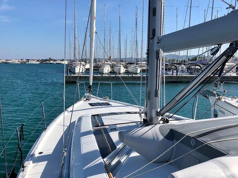 Book yachts online - sailboat - OCEANIS 51.1 BT (20) - PEARL DREAMS - rent
