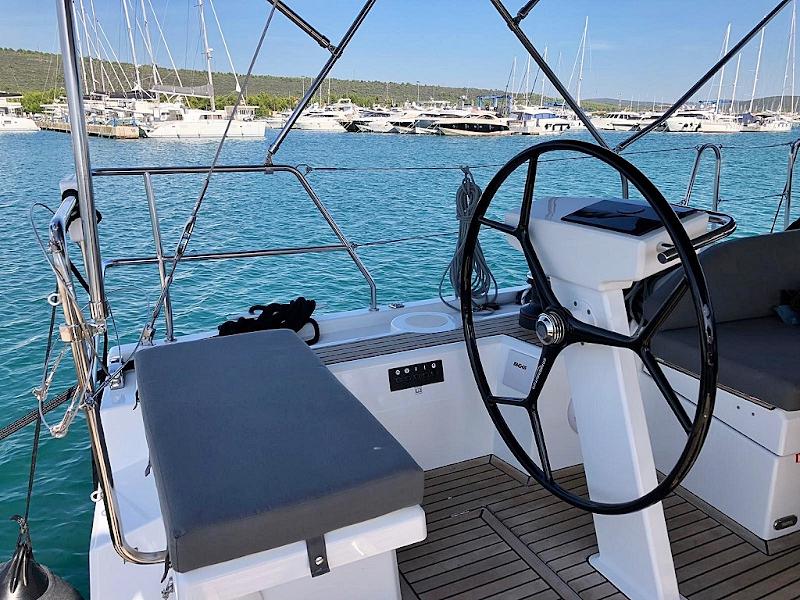 Book yachts online - sailboat - OCEANIS 51.1 BT (20) - PEARL DREAMS - rent