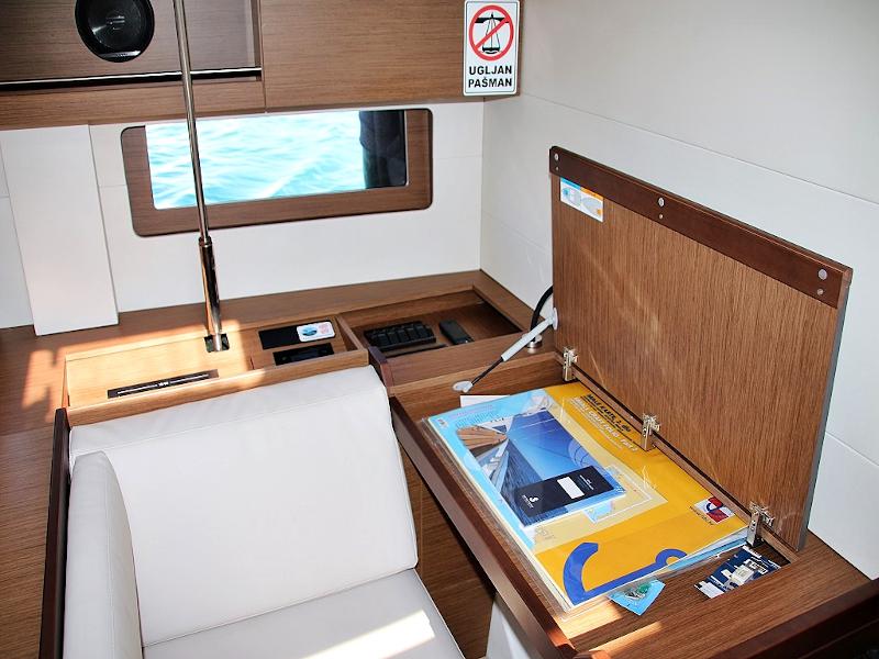 Book yachts online - sailboat - OCEANIS 51.1 BT (20) - PEARL DREAMS - rent