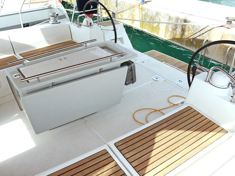 Book yachts online - sailboat - OCEANIS 45 BT - GOLDEN DREAMS - rent