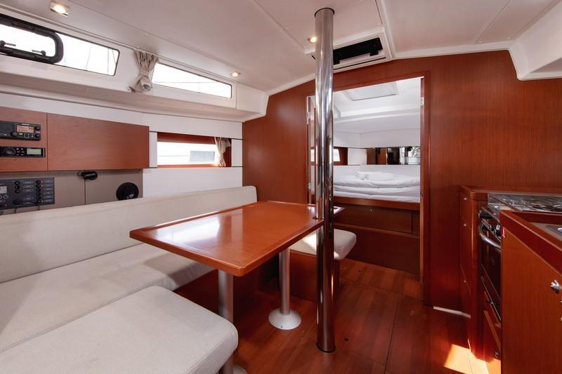 Book yachts online - sailboat - Beneteau Oceanis 38.1 - ANIMA MARIS 2 - rent